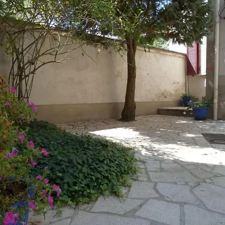 Appartement Superbe Dans Quartier Calme *