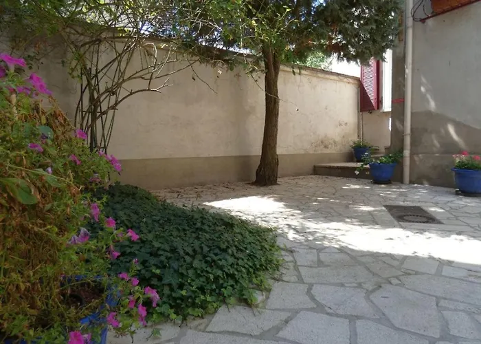 Appartement Superbe Dans Quartier Calme *